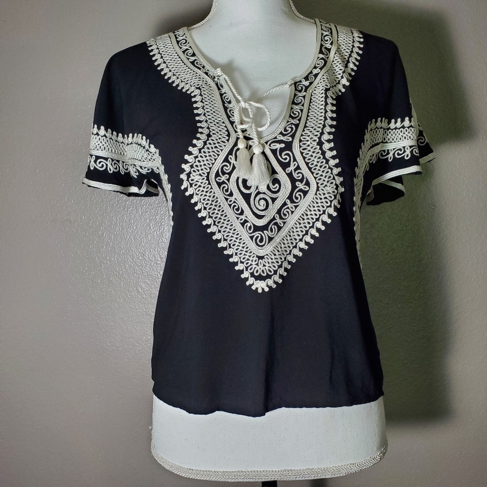 Forever 21 embroidered detail top Sz. S W